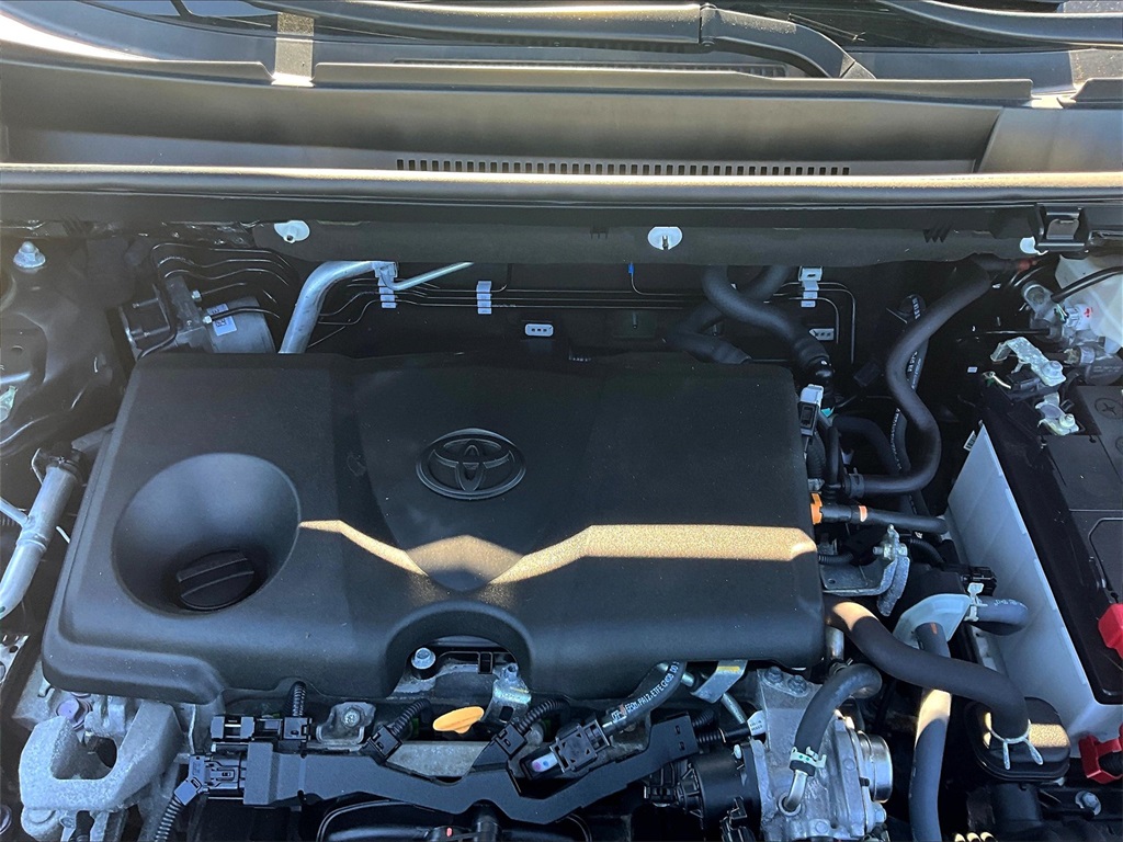 2022 Toyota RAV4 LE - Photo 33