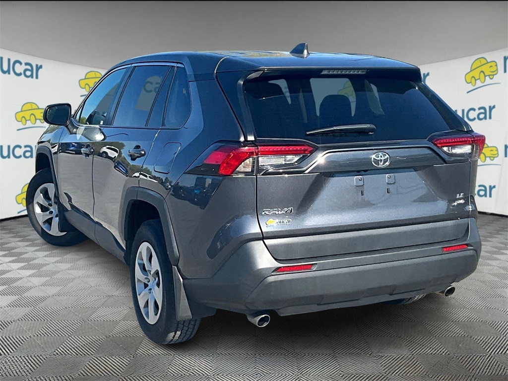 2022 Toyota RAV4 LE - Photo 4