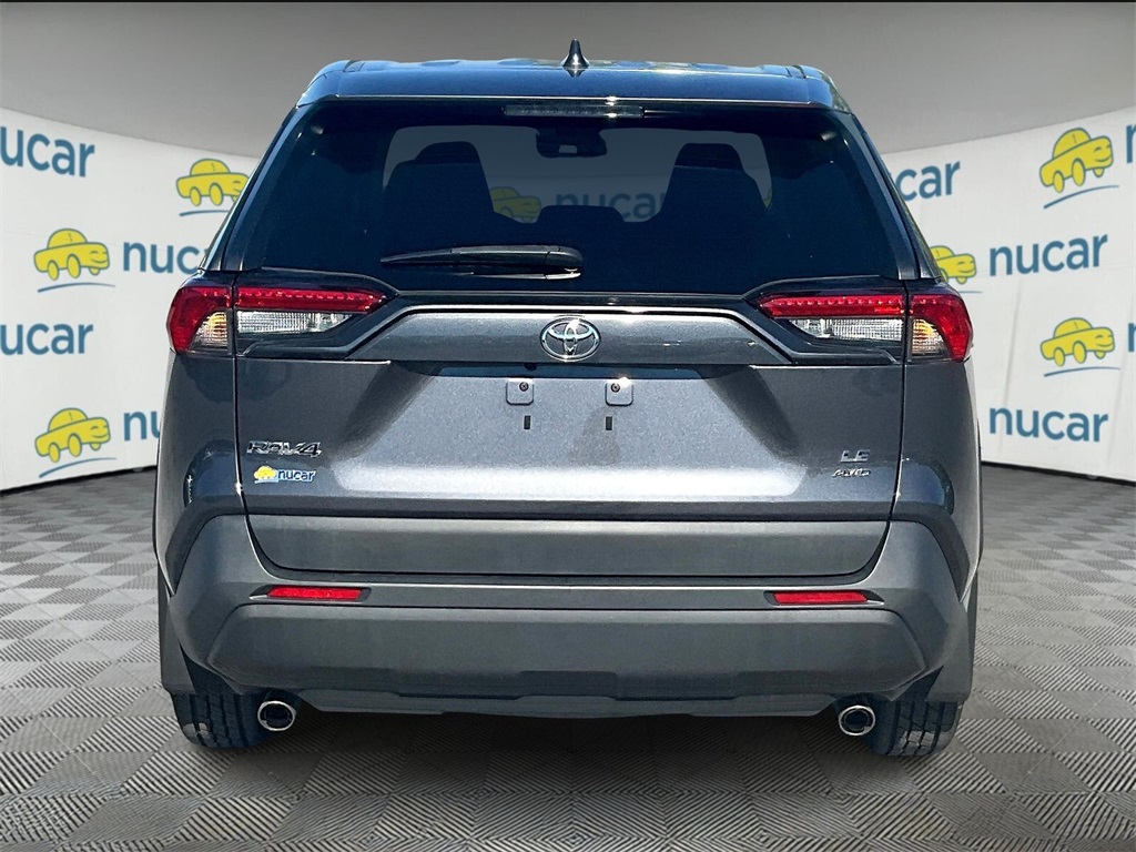 2022 Toyota RAV4 LE - Photo 5