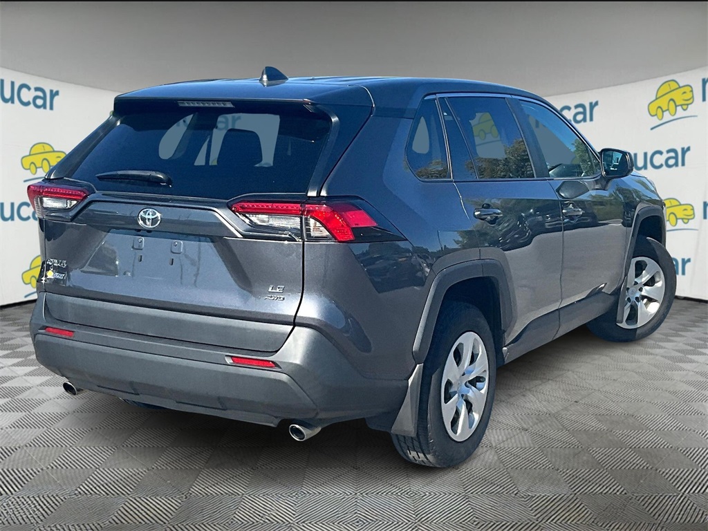 2022 Toyota RAV4 LE - Photo 6