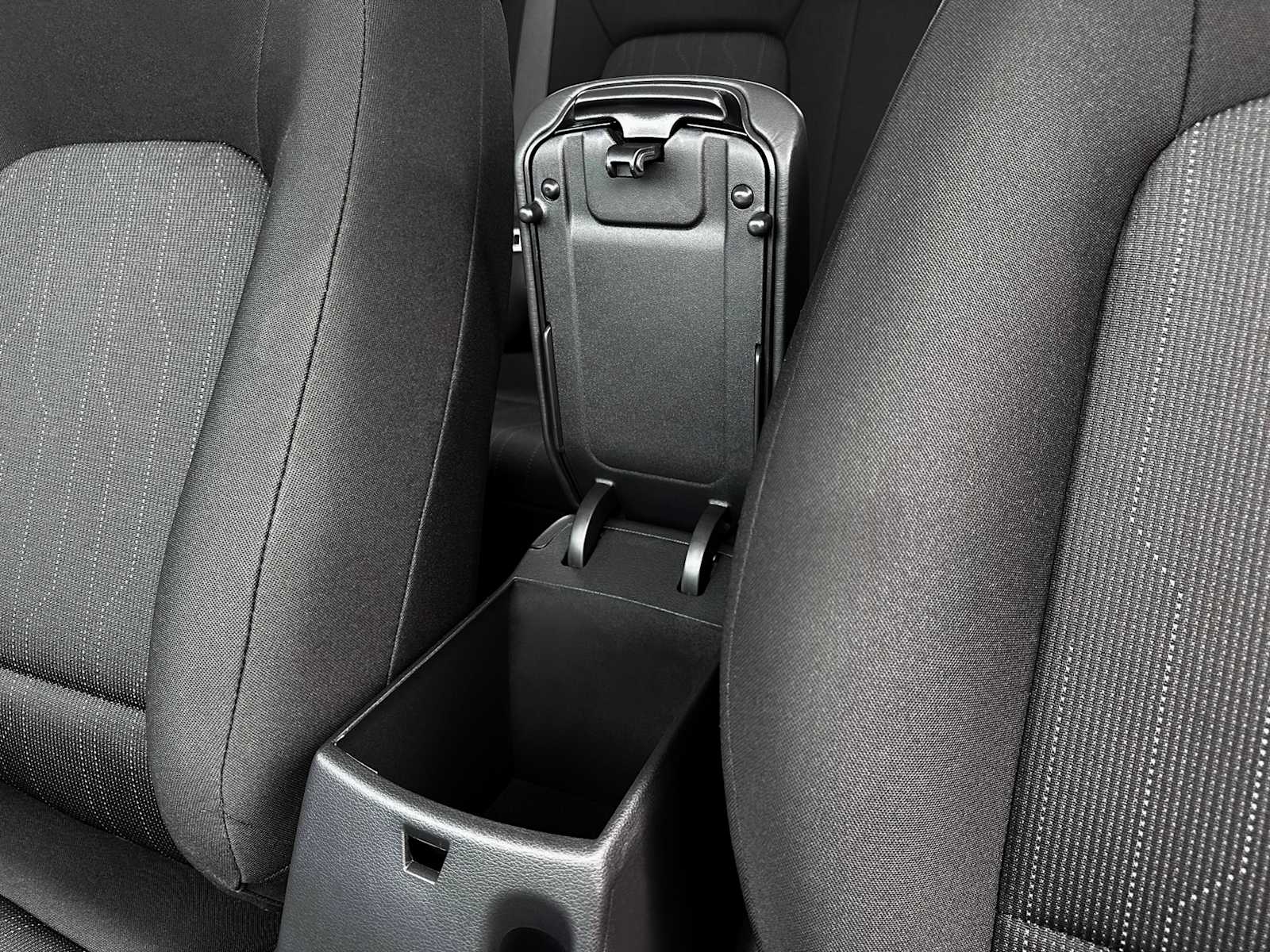 2025 Hyundai Venue SE - Photo 18