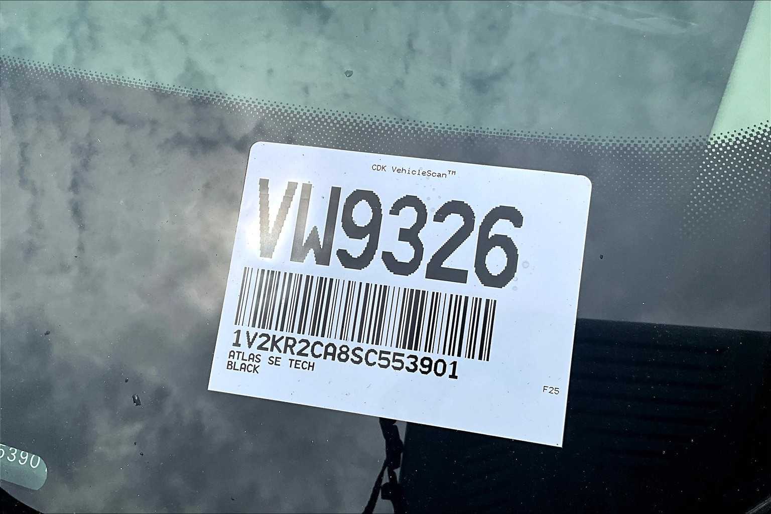 2025 Volkswagen Atlas 2.0T SE w/Technology - Photo 17