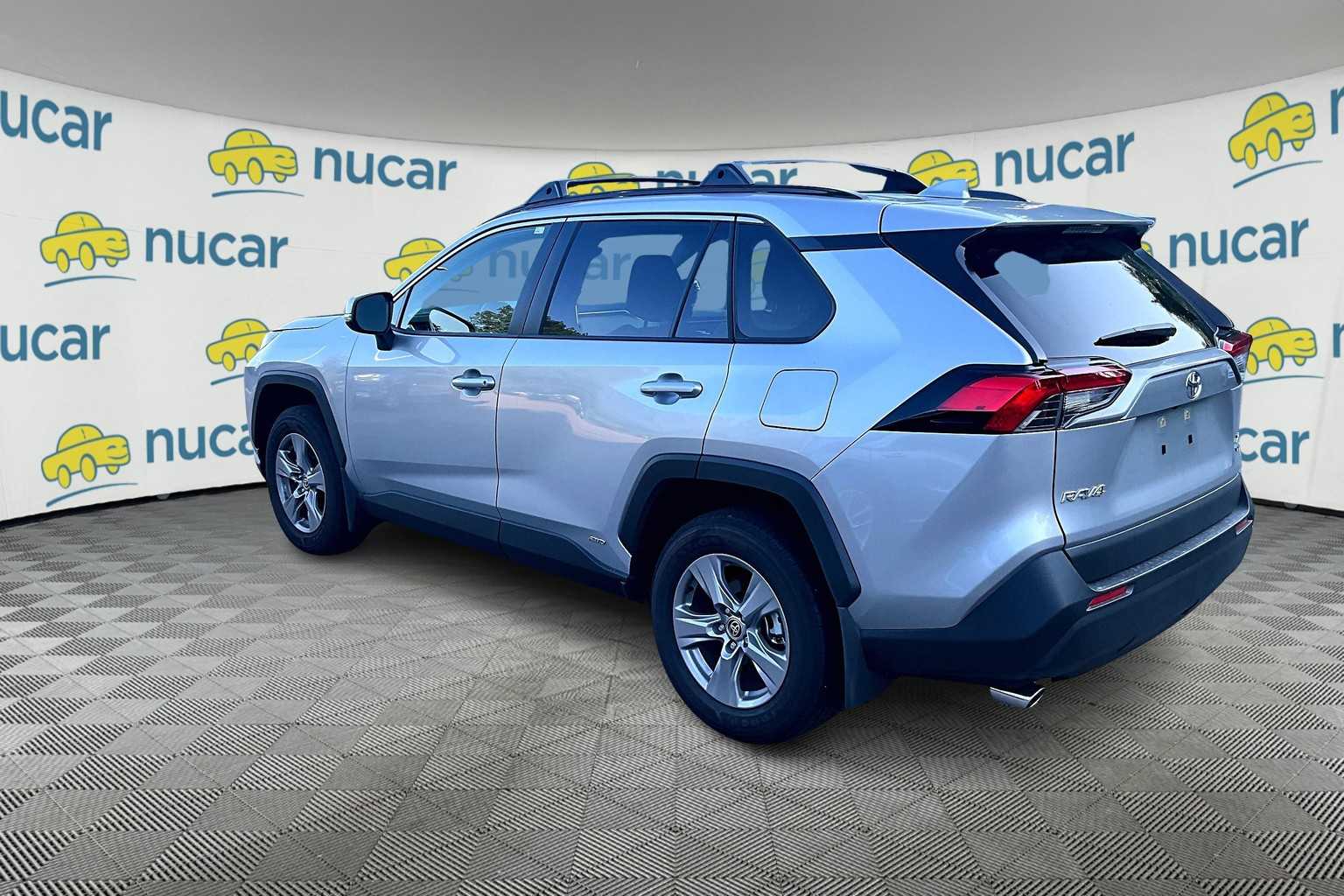 2025 Toyota RAV4 Hybrid XLE - Photo 3