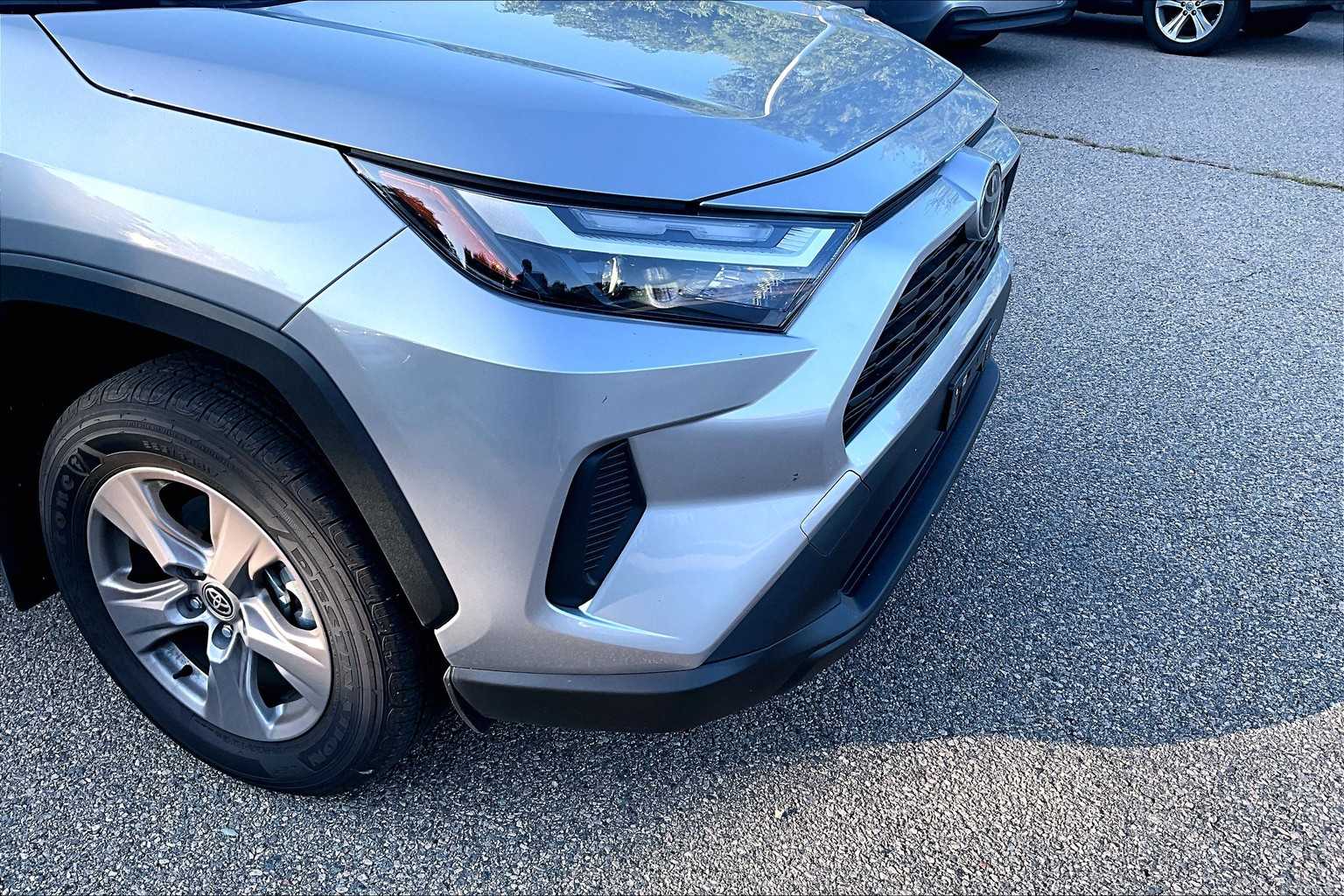 2025 Toyota RAV4 Hybrid XLE - Photo 5