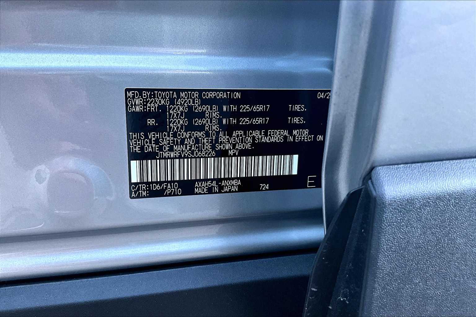 2025 Toyota RAV4 Hybrid XLE - Photo 6