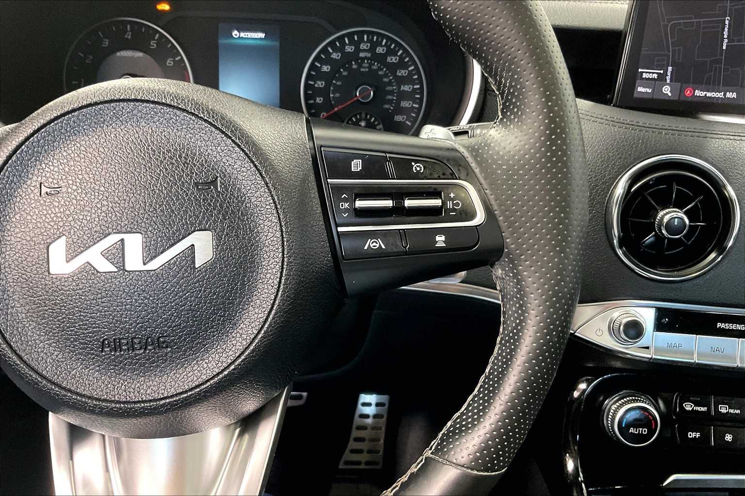 2022 Kia Stinger GT-Line - Photo 23