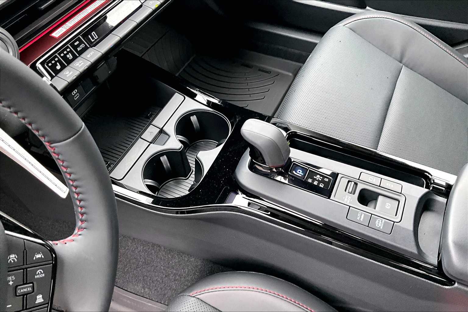 2025 Toyota Prius Plug-In Hybrid XSE Premium - Photo 14