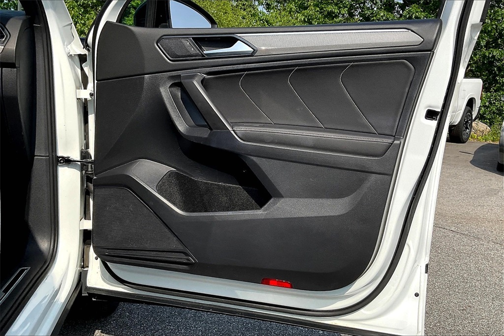 2022 Volkswagen Tiguan 2.0T SE R-Line Black - Photo 11