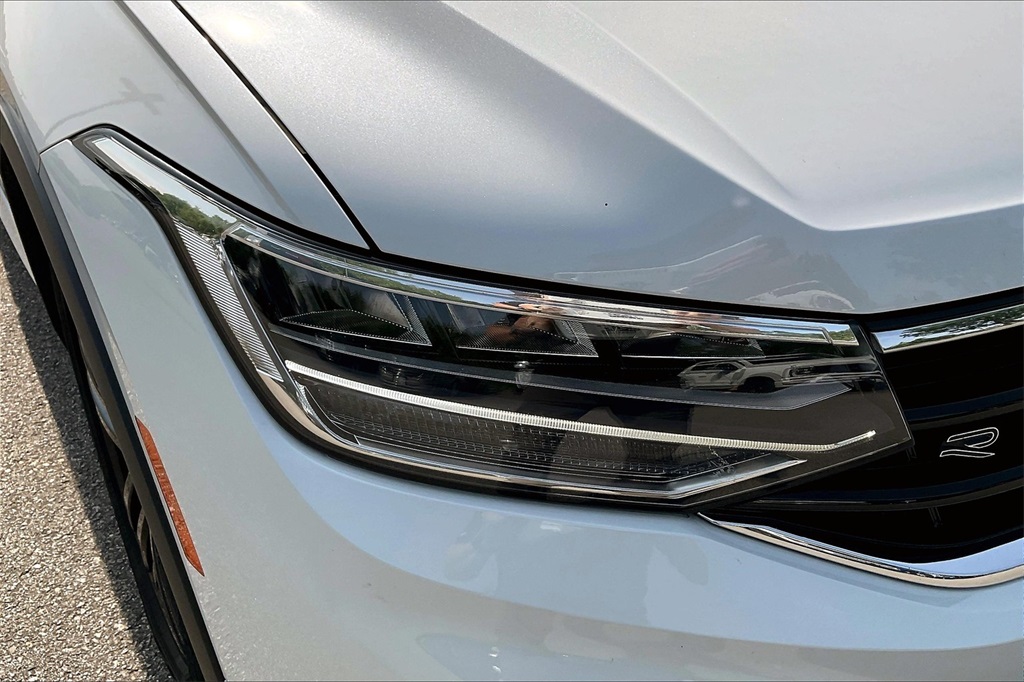 2022 Volkswagen Tiguan 2.0T SE R-Line Black - Photo 30