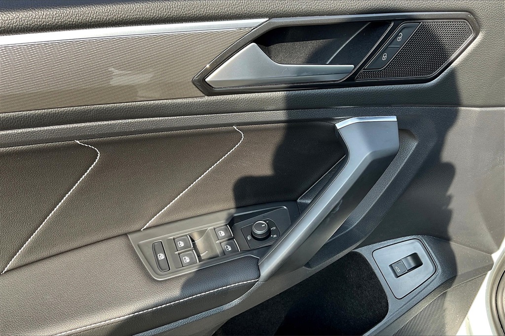 2022 Volkswagen Tiguan 2.0T SE R-Line Black - Photo 38