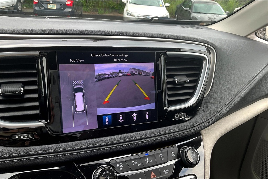 2018 Chrysler Pacifica Limited - Photo 16