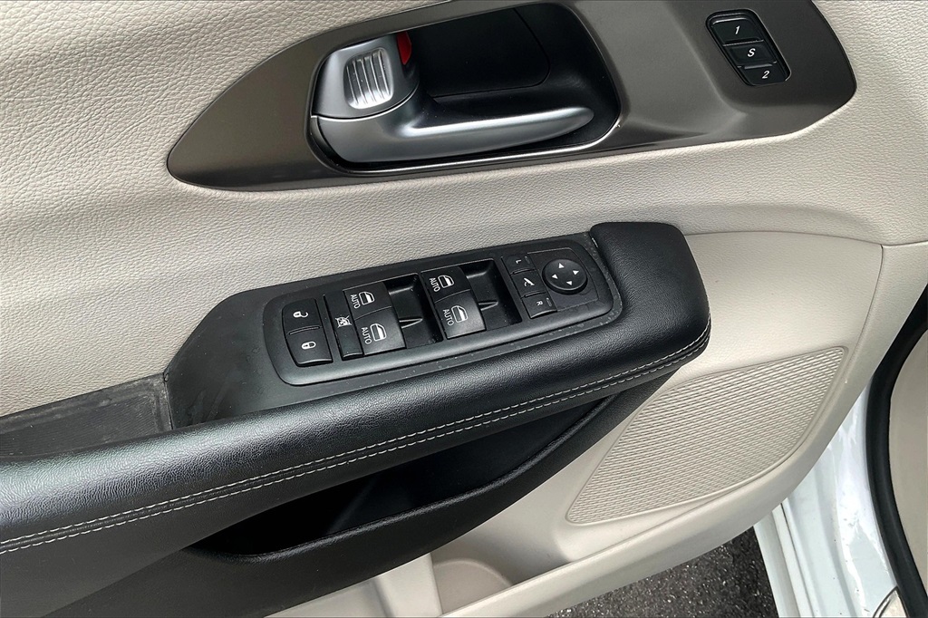 2018 Chrysler Pacifica Limited - Photo 30