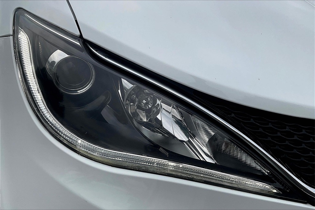 2018 Chrysler Pacifica Limited - Photo 32