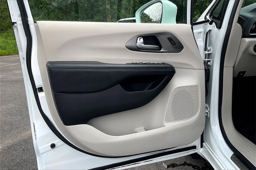 2018 Chrysler Pacifica Limited - Photo 9