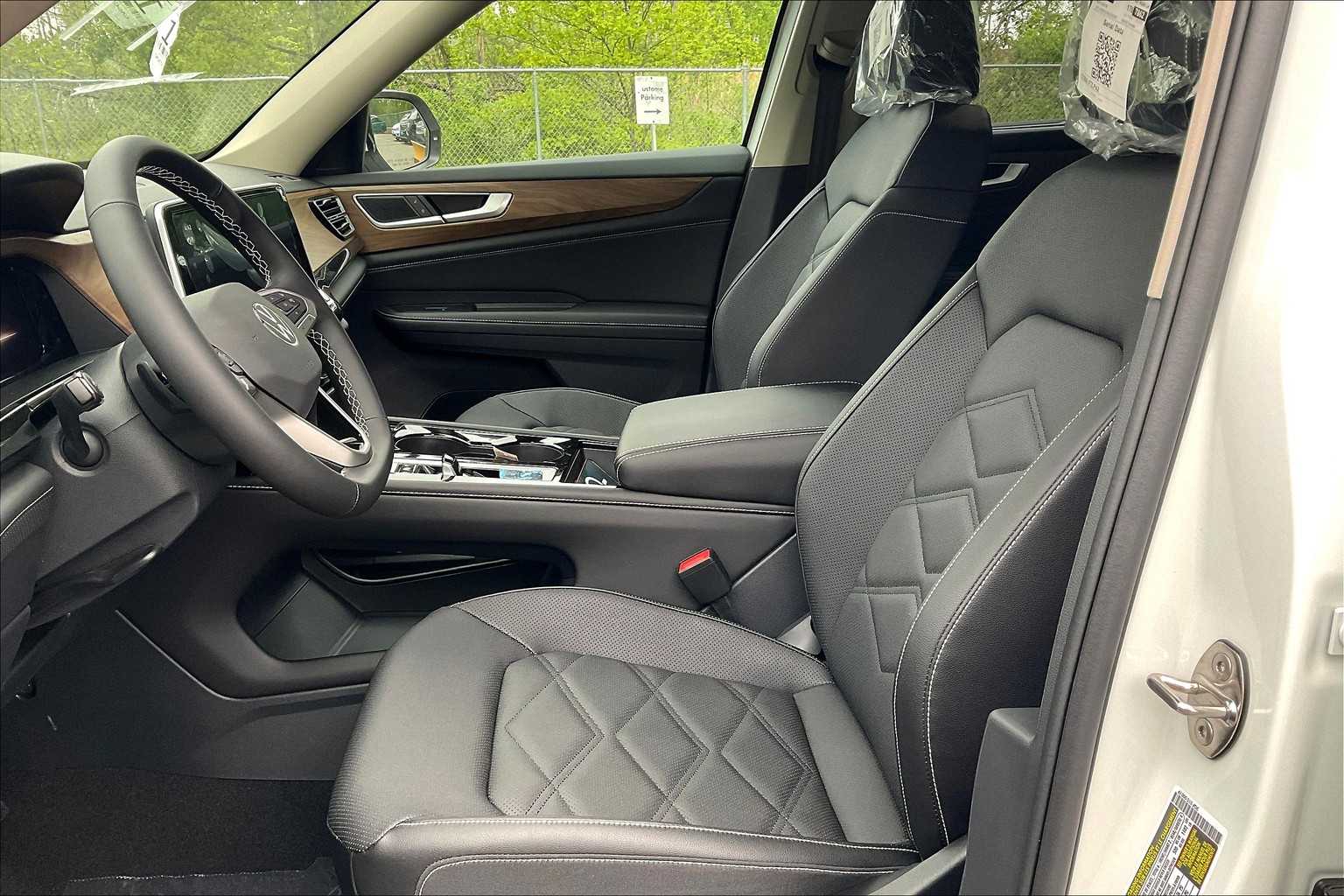 2025 Volkswagen Atlas 2.0T SE w/Technology - Photo 11