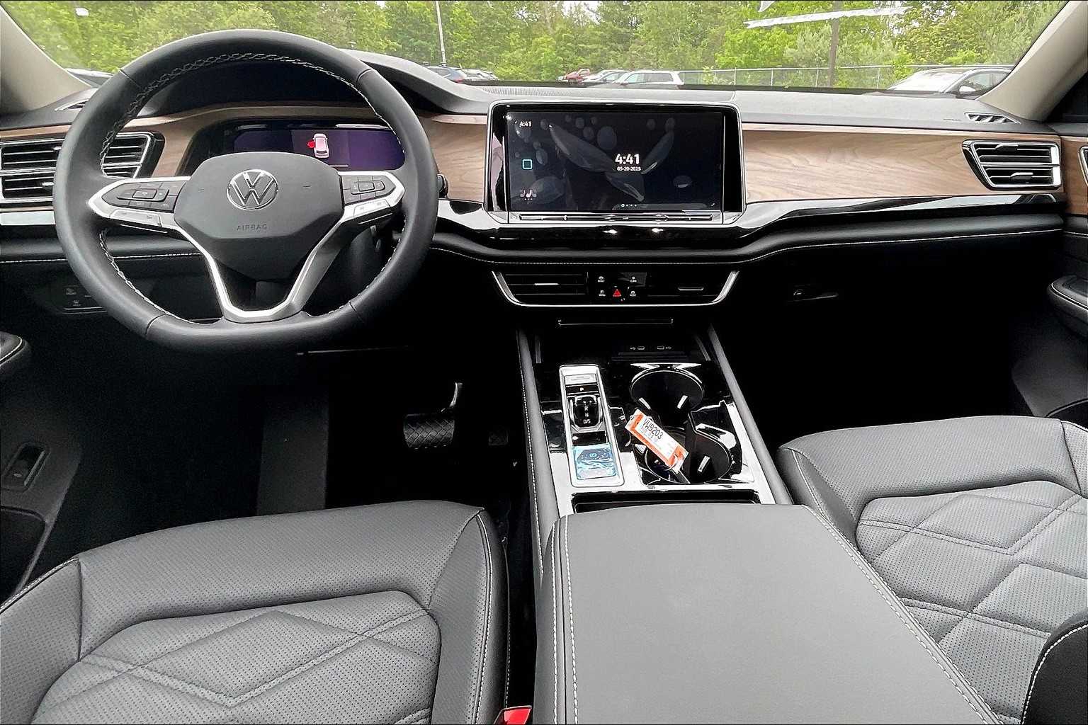 2025 Volkswagen Atlas 2.0T SE w/Technology - Photo 12