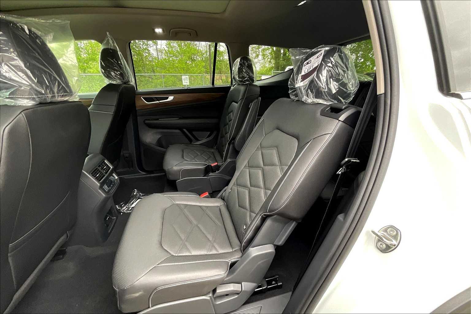 2025 Volkswagen Atlas 2.0T SE w/Technology - Photo 15