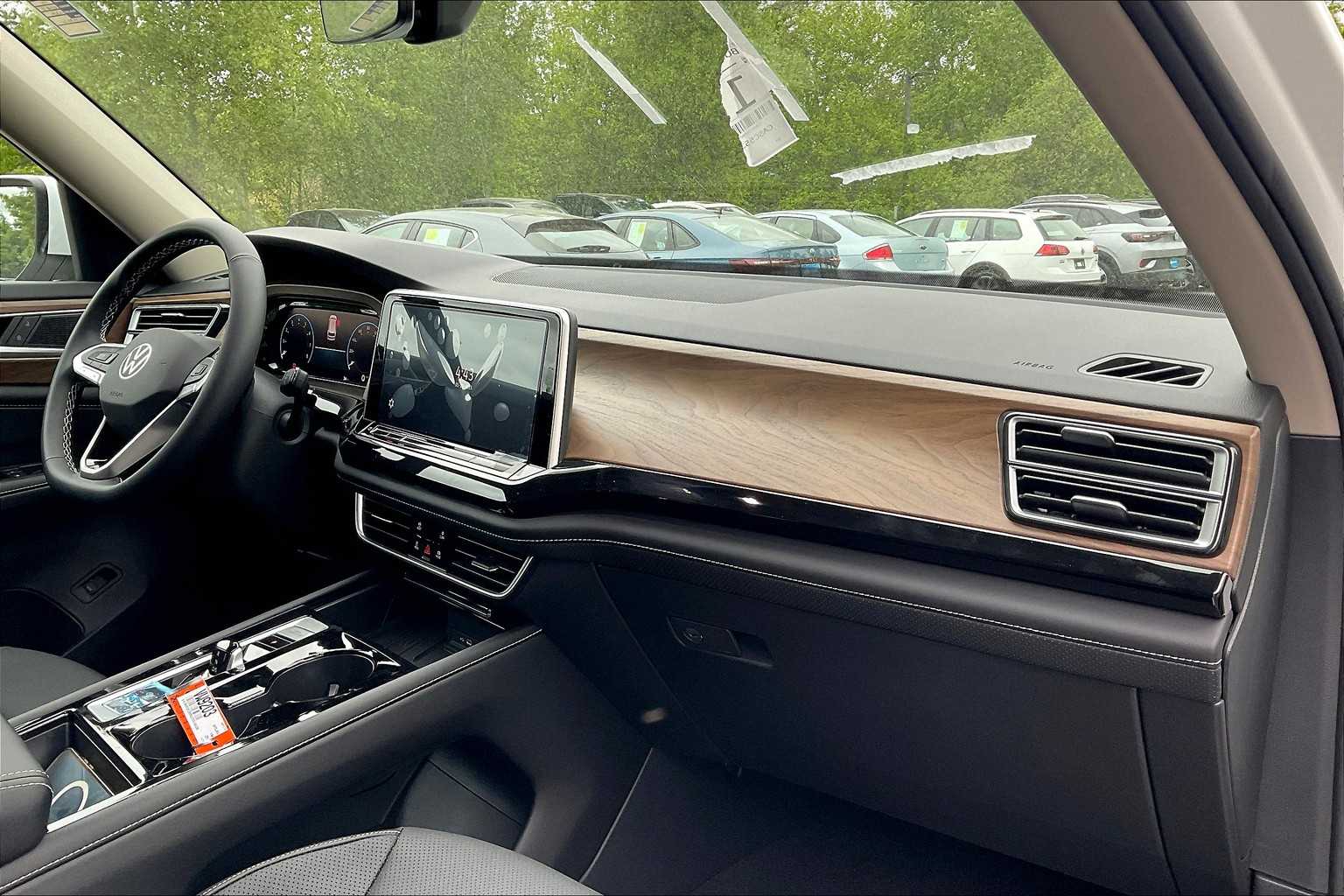 2025 Volkswagen Atlas 2.0T SE w/Technology - Photo 10