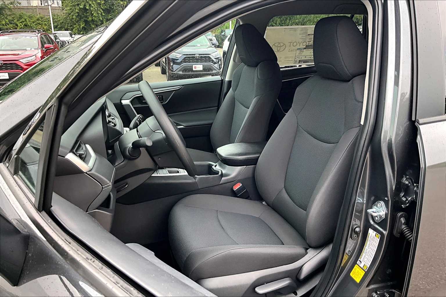 2025 Toyota RAV4 LE - Photo 11