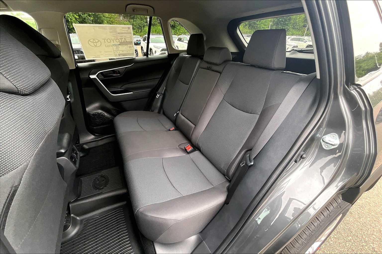 2025 Toyota RAV4 LE - Photo 15