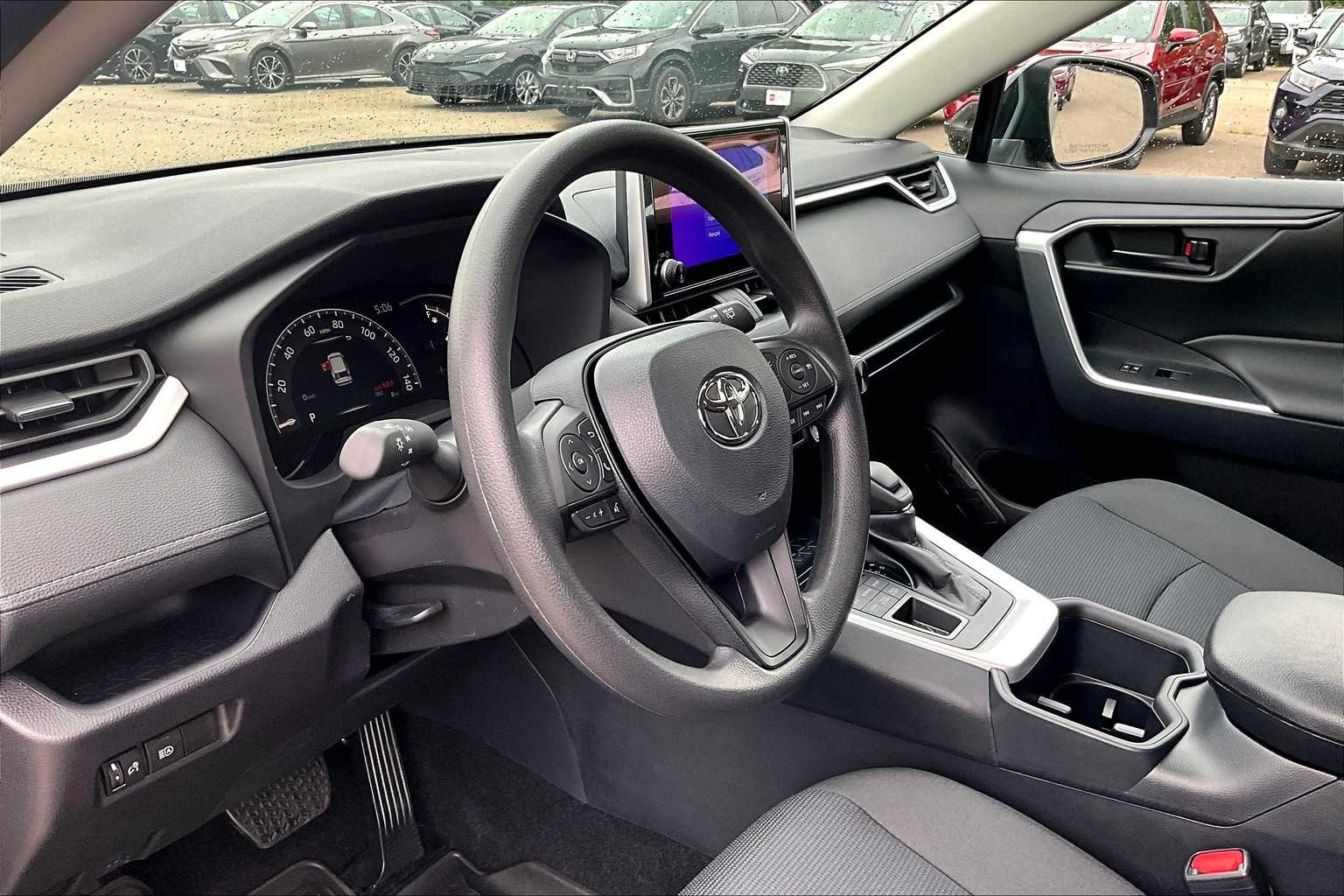 2025 Toyota RAV4 LE - Photo 9