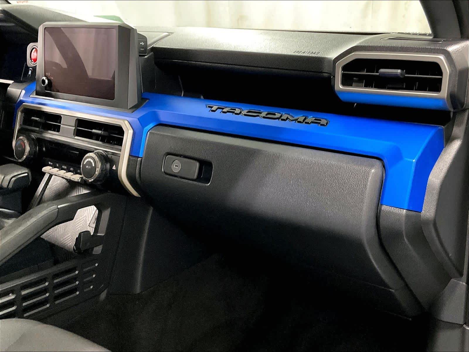 2025 Toyota Tacoma TRD Off Road - Photo 13