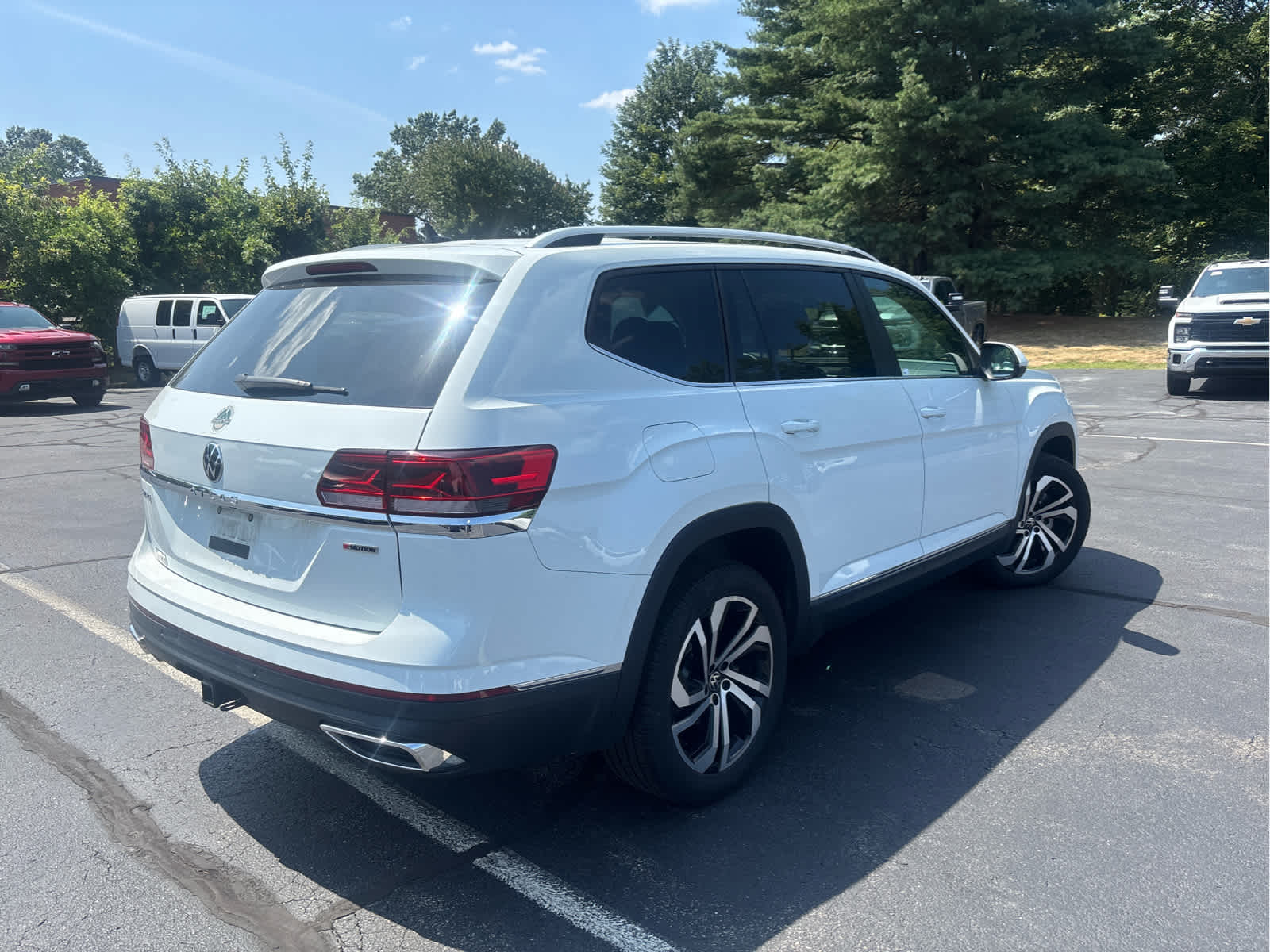2022 Volkswagen Atlas 3.6L V6 SEL - Photo 3
