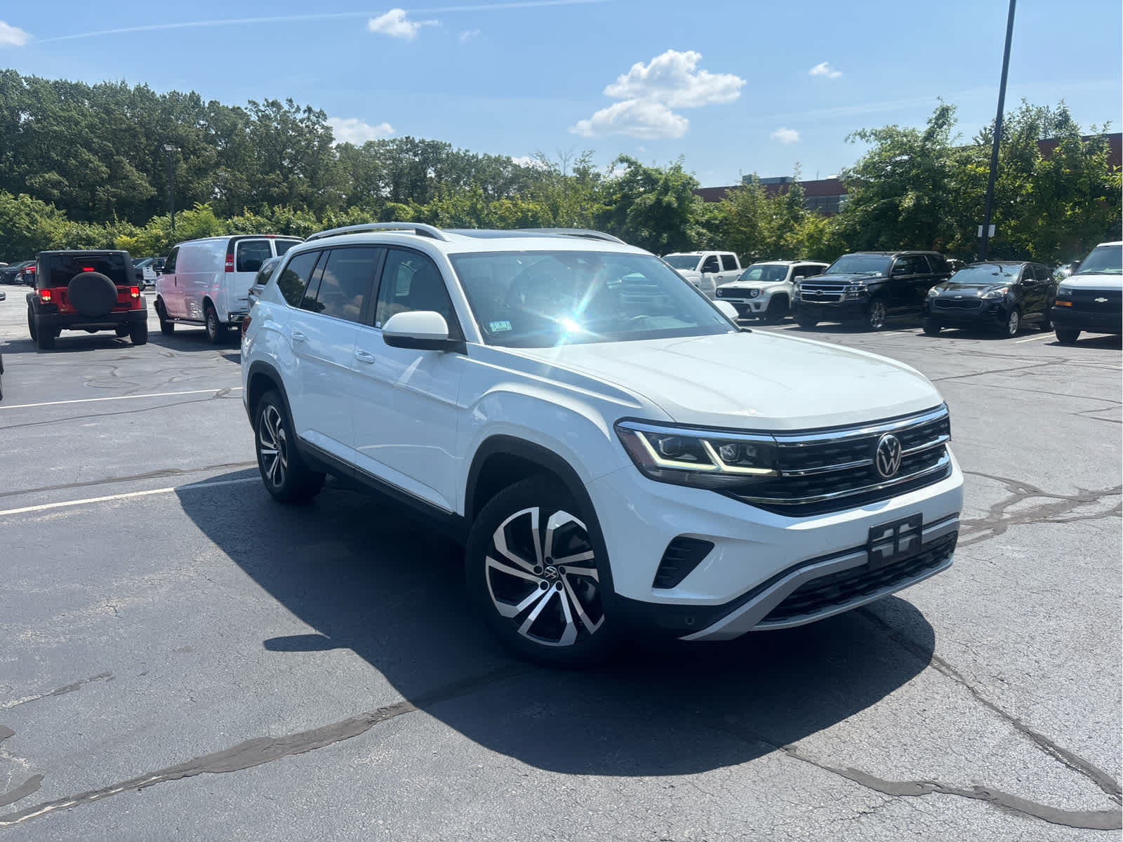 2022 Volkswagen Atlas 3.6L V6 SEL - Photo 4