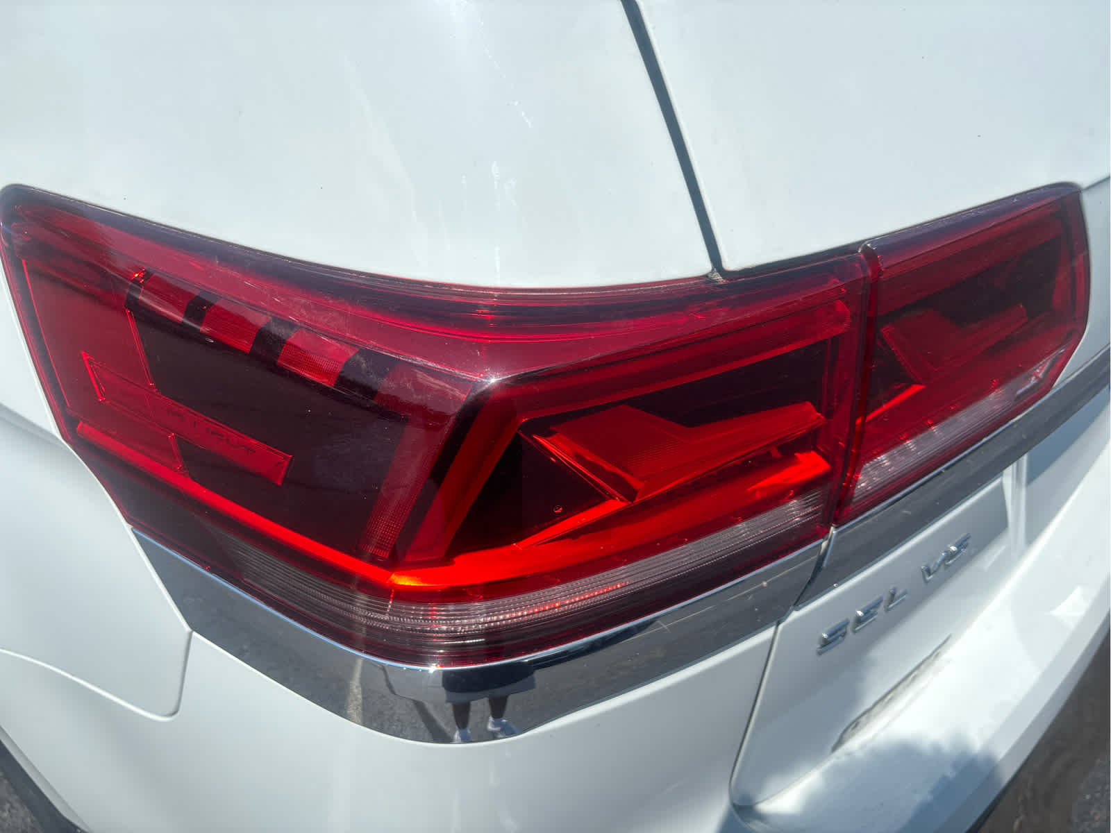 2022 Volkswagen Atlas 3.6L V6 SEL - Photo 8