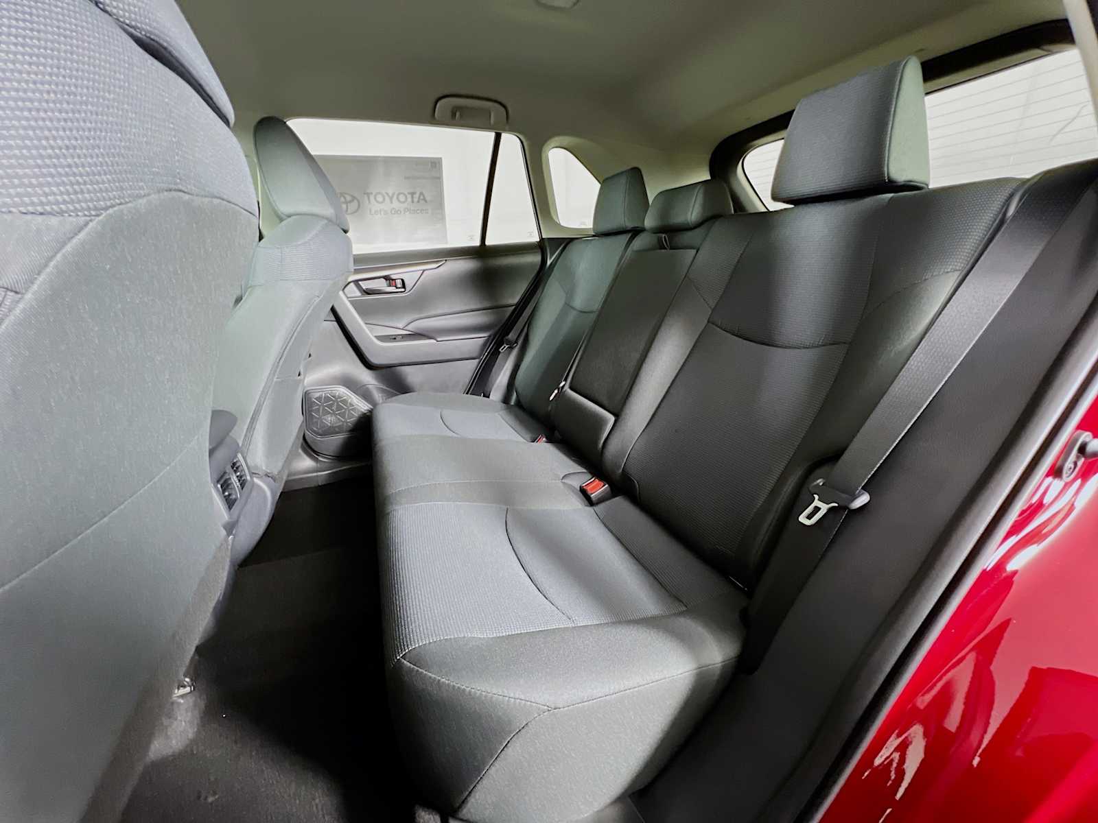 2025 Toyota RAV4 LE - Photo 13
