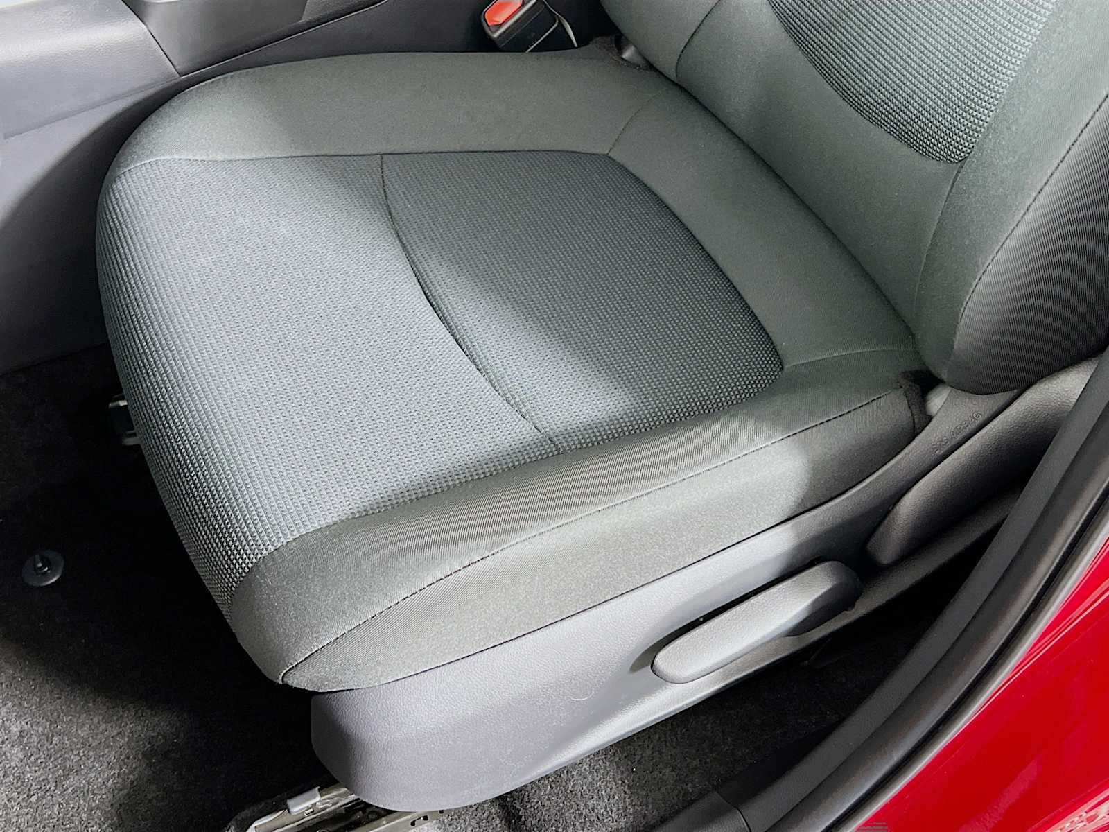2025 Toyota RAV4 LE - Photo 17