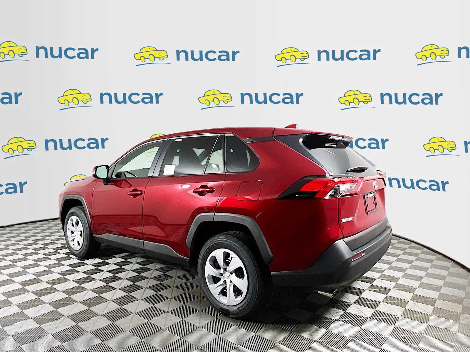 2025 Toyota RAV4 LE - Photo 4