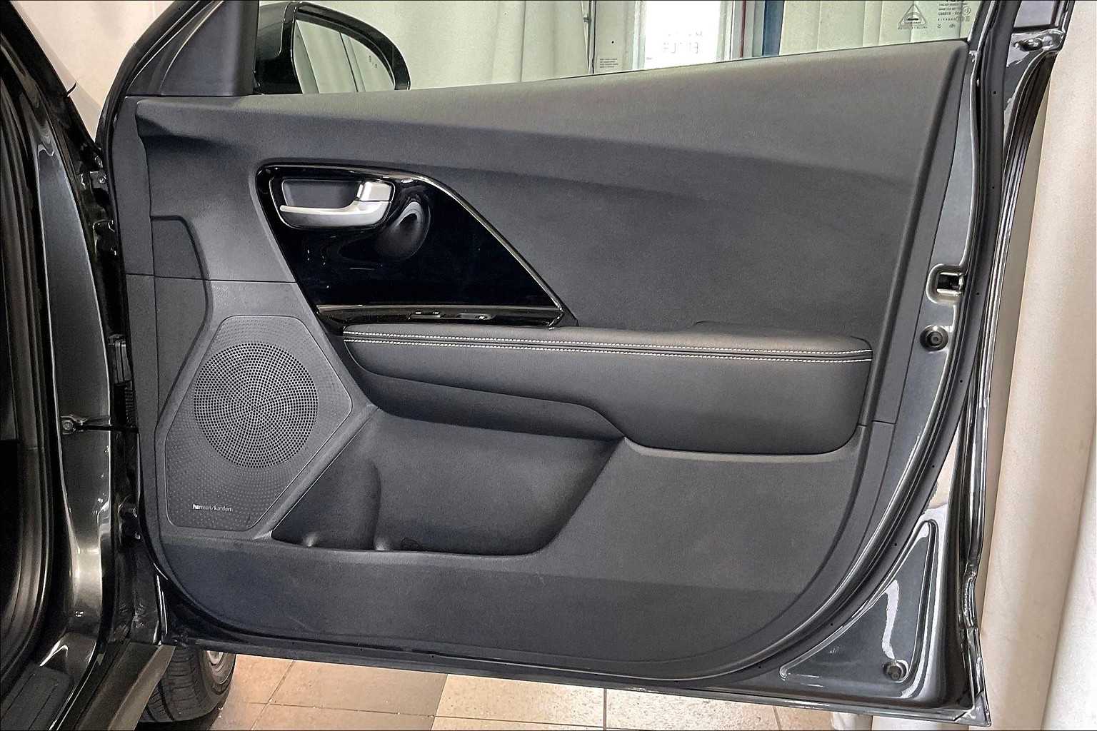 2022 Kia Niro EV EX - Photo 12
