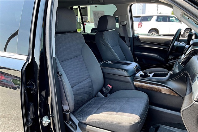 2016 Chevrolet Suburban LS - Photo 11