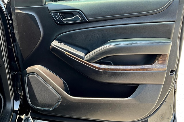 2016 Chevrolet Suburban LS - Photo 12