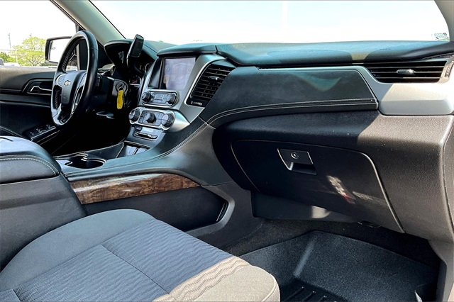 2016 Chevrolet Suburban LS - Photo 13