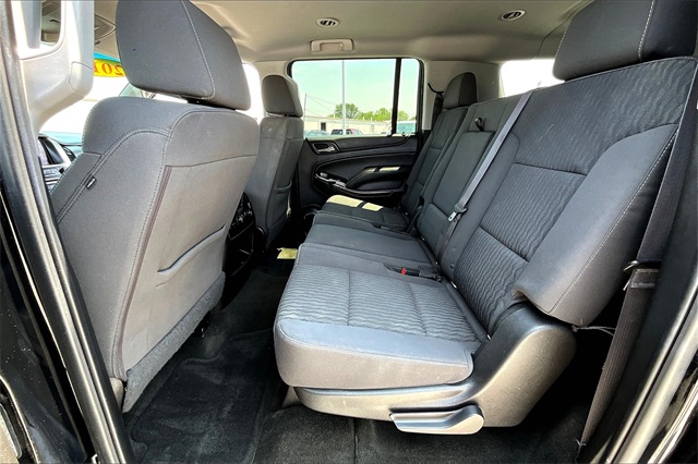 2016 Chevrolet Suburban LS - Photo 14