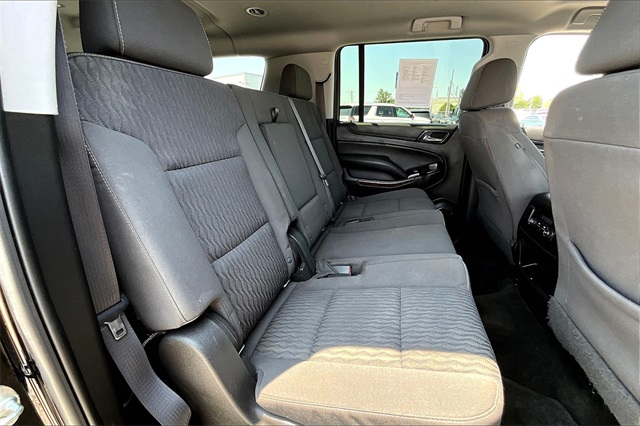 2016 Chevrolet Suburban LS - Photo 15