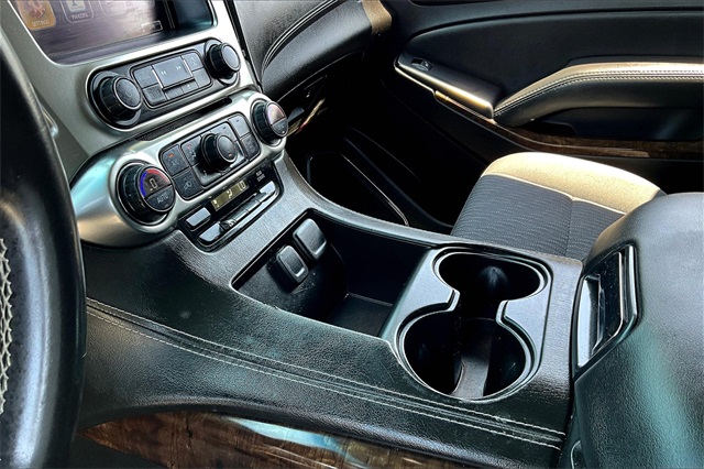 2016 Chevrolet Suburban LS - Photo 20
