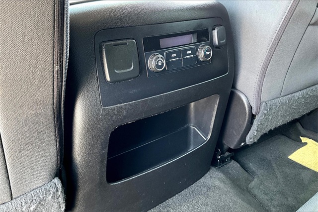 2016 Chevrolet Suburban LS - Photo 24