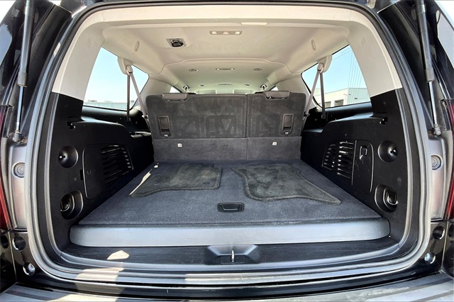 2016 Chevrolet Suburban LS - Photo 25