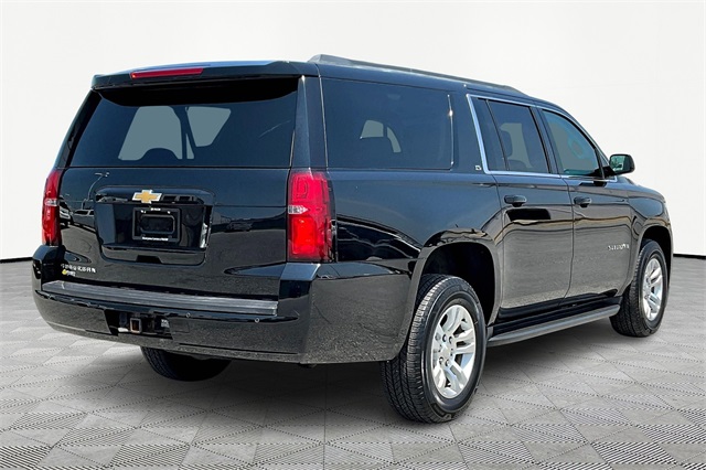 2016 Chevrolet Suburban LS - Photo 6