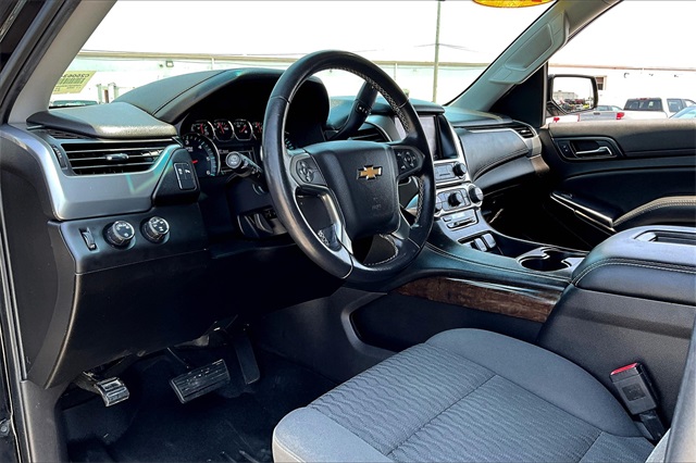 2016 Chevrolet Suburban LS - Photo 8