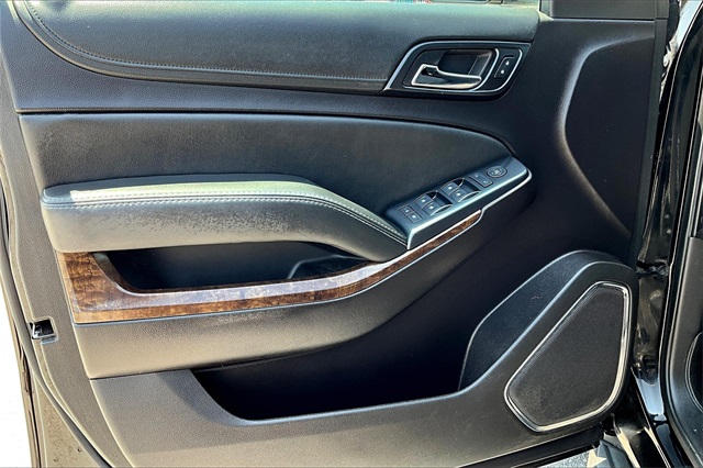 2016 Chevrolet Suburban LS - Photo 9