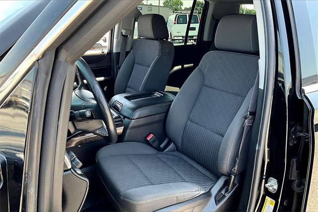 2016 Chevrolet Suburban LS - Photo 10