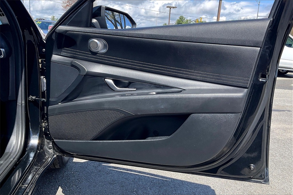 2023 Hyundai Elantra Hybrid Blue - Photo 11