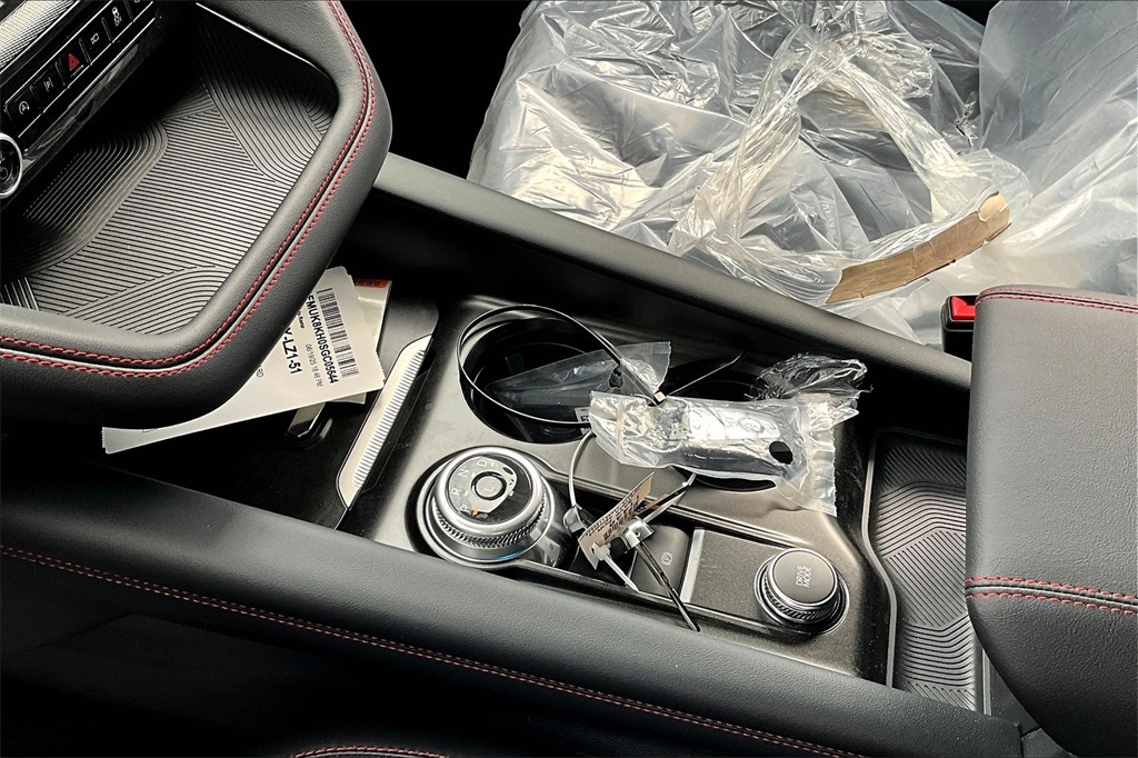 2025 Ford Explorer ST-Line - Photo 9