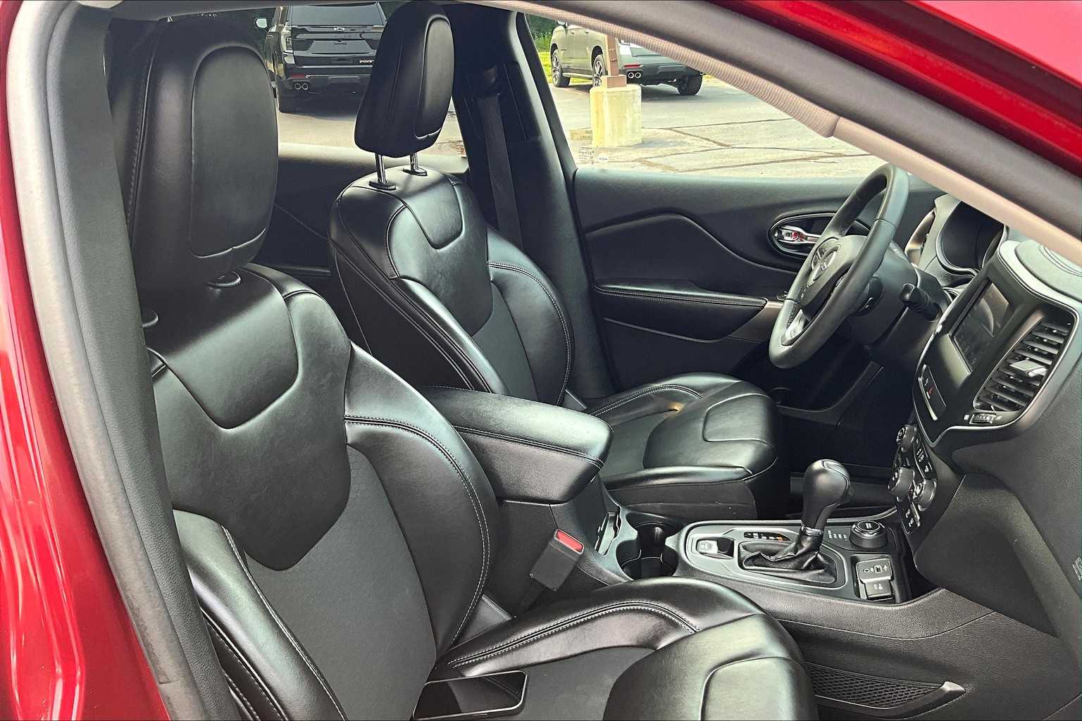2020 Jeep Cherokee Latitude Plus - Photo 11