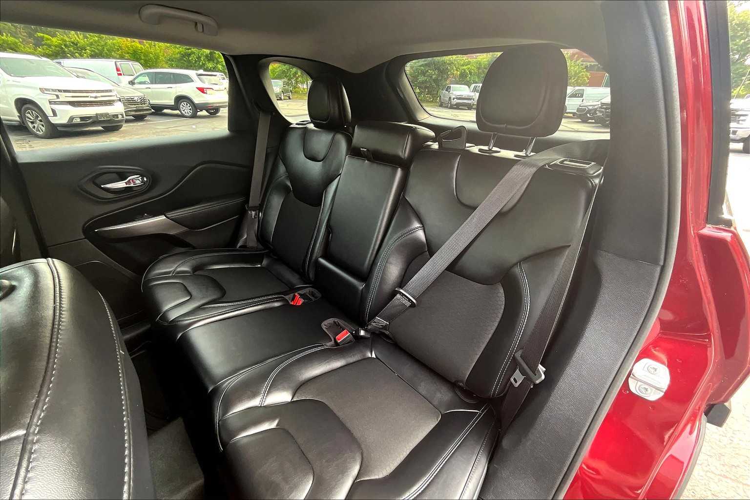 2020 Jeep Cherokee Latitude Plus - Photo 14