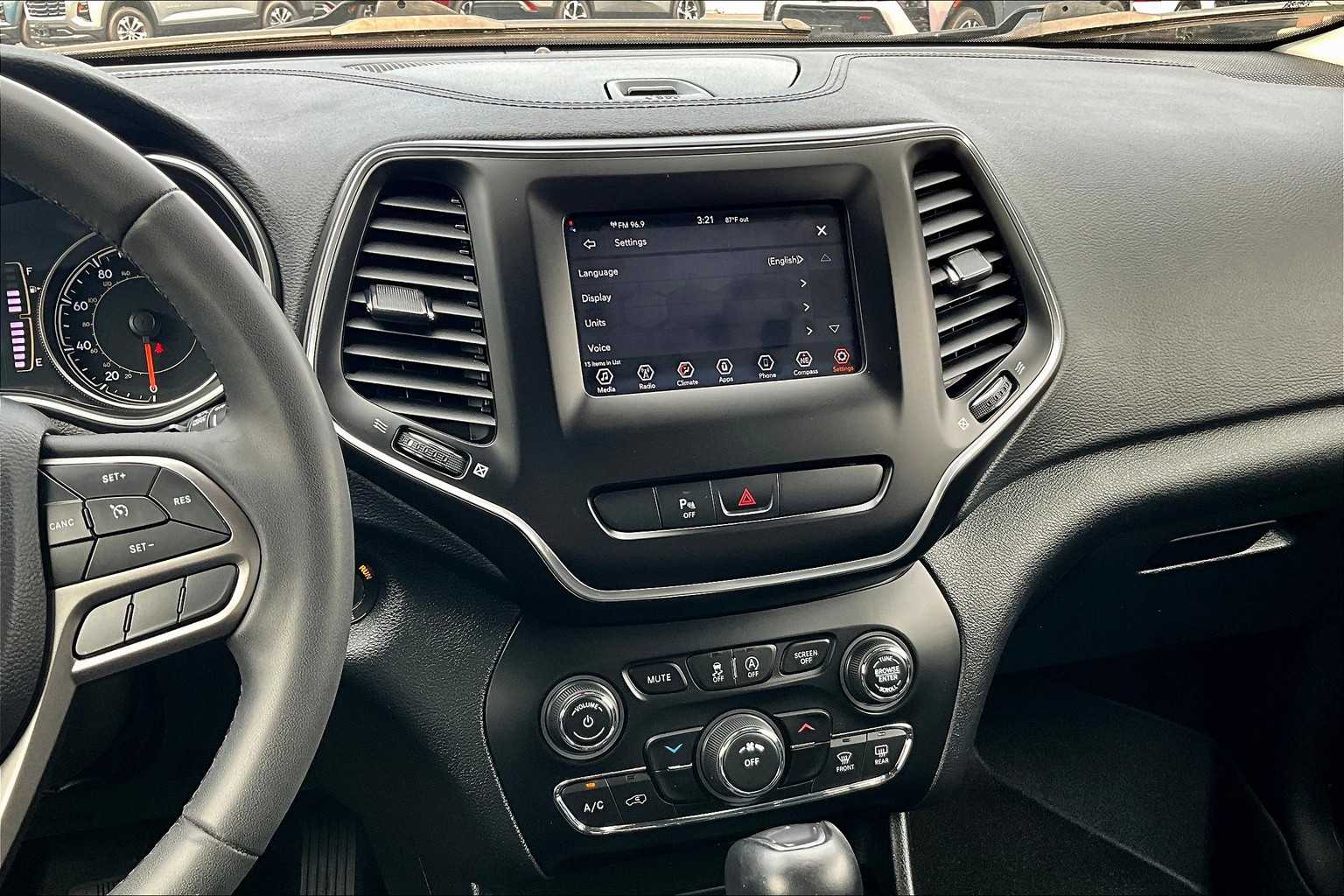 2020 Jeep Cherokee Latitude Plus - Photo 17